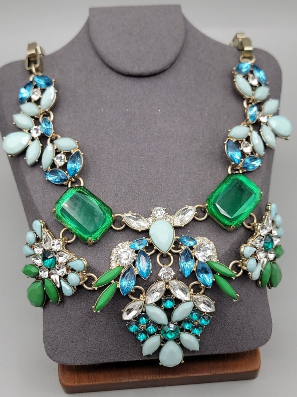 Vintage Talbots Chunky Green Blue Flower Bib Necklace Faceted Resin Rhinestone - Picture 3 of 7